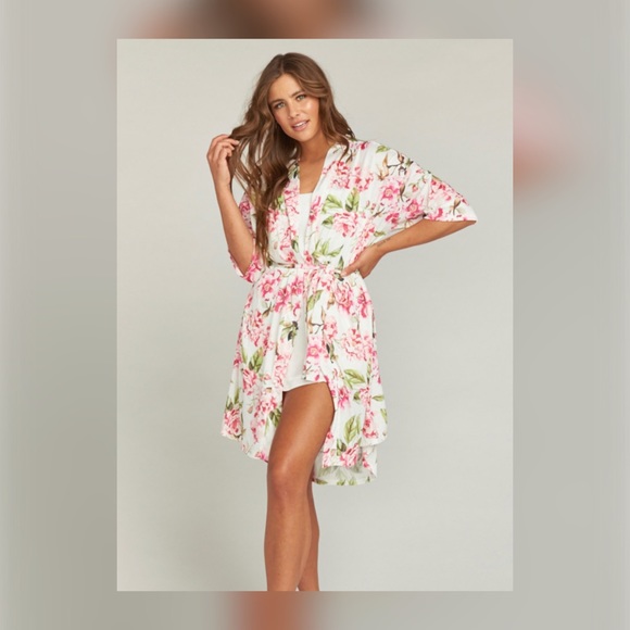 Show Me Your MuMu Other - 💥Show me your mumu floral bridal/hospital robe OS